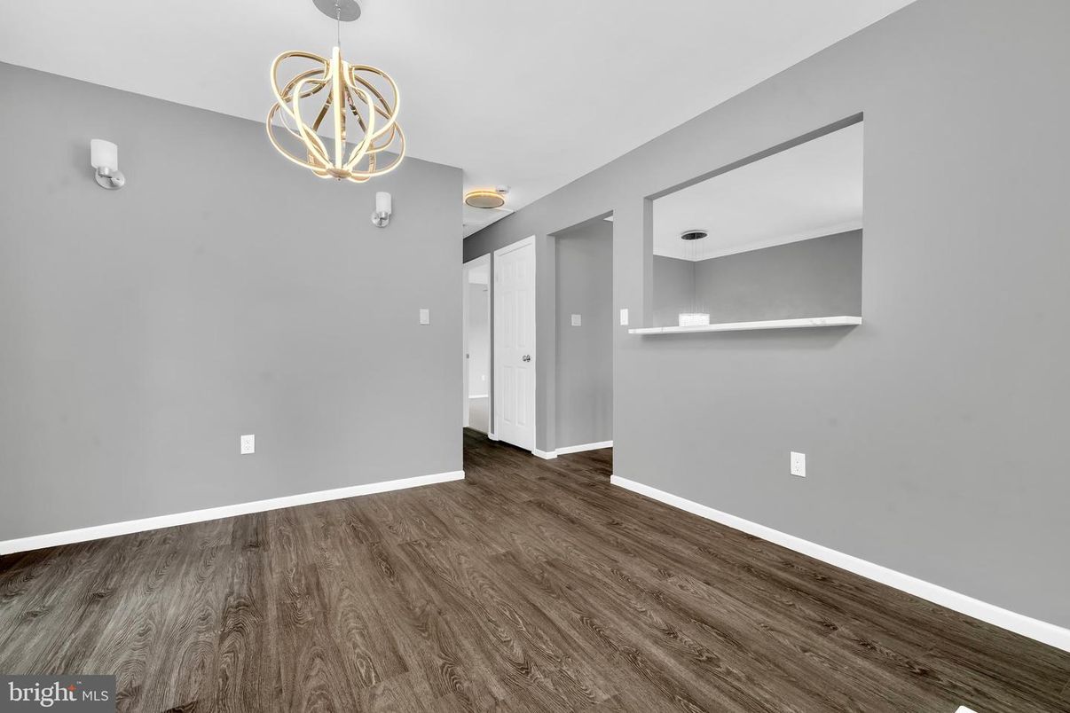Empty room, Interior, Pendant Lights, Wood Texture Flooring