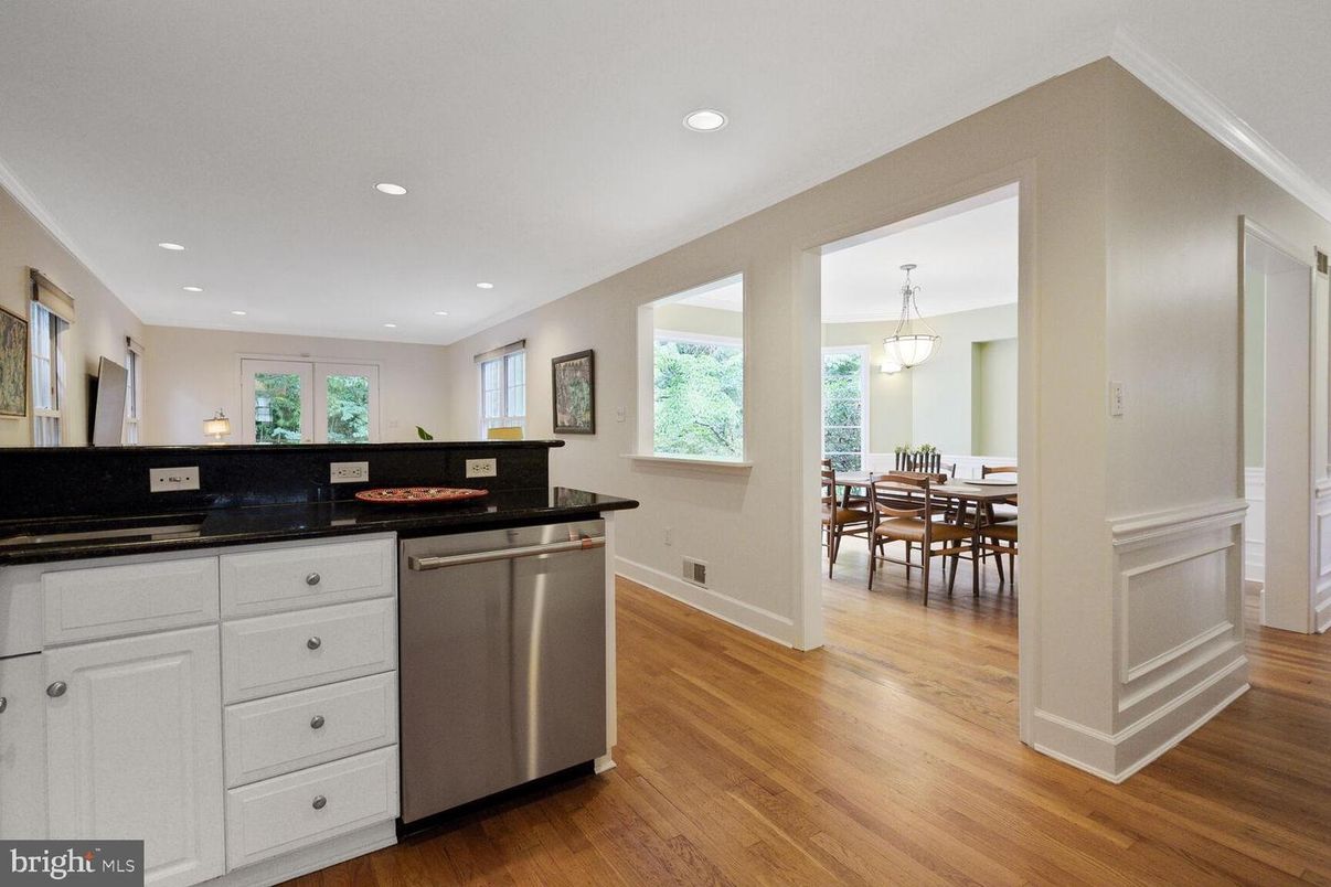 Dining room, Interior, Kitchen, Pendant Lights, Recessed Lighting, Wood Texture Flooring
