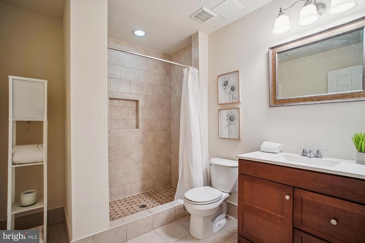 Bathroom, Interior, Recessed Lighting