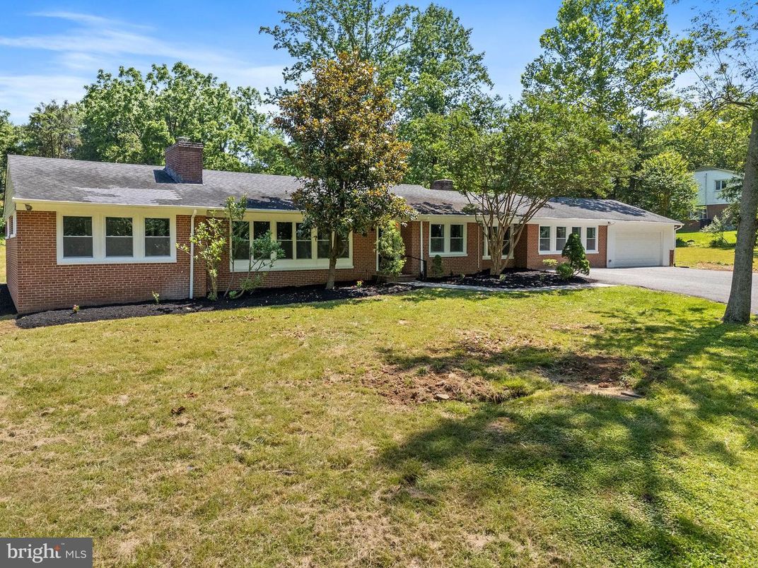 Attached, Exterior, Facade, Brick Facade, Ranch