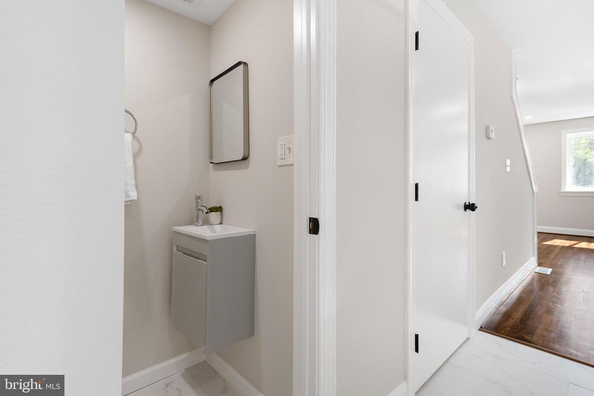 Interior, Marble, Recessed Lighting, Washer, Wood Texture Flooring