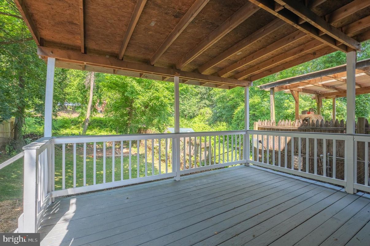 Exterior, Wooden Beams