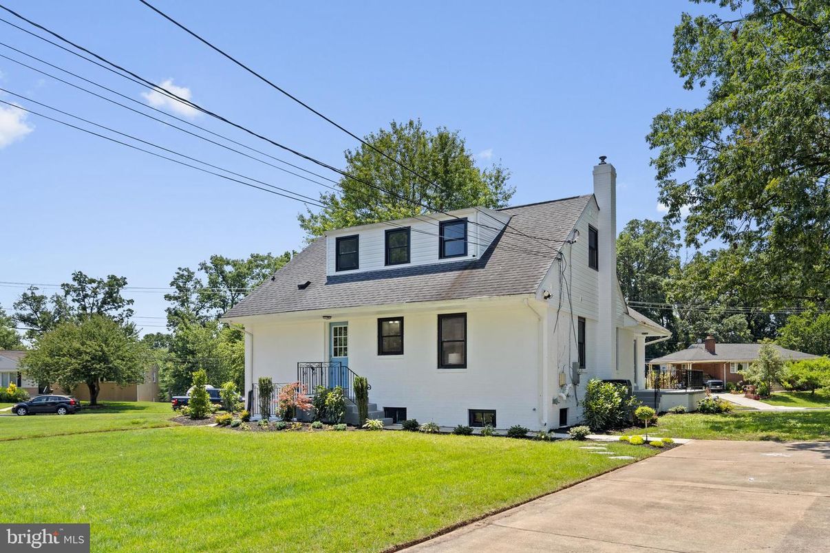 Backyard, Exterior, Facade, Cape Cod