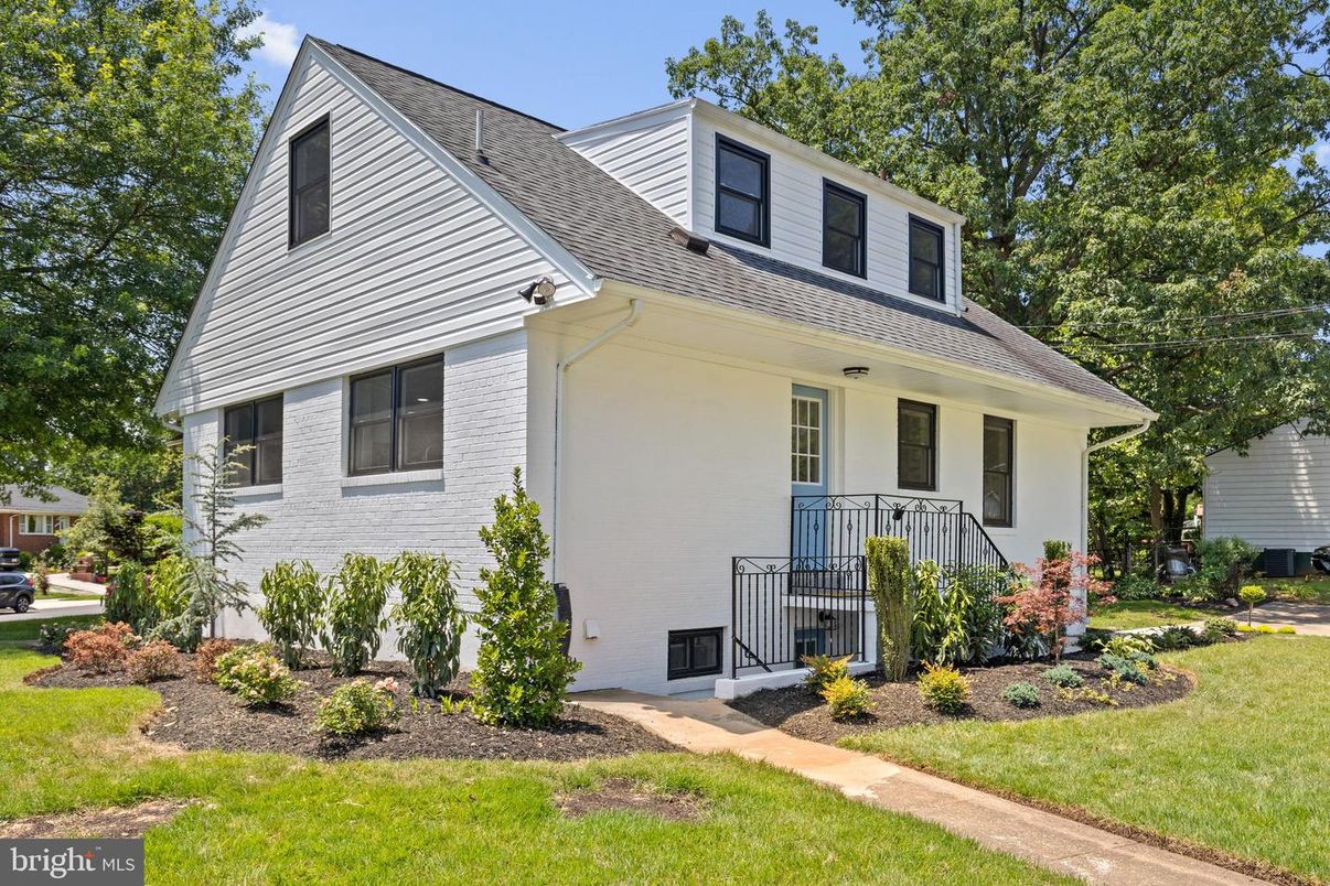 Exterior, Facade, Farmhouse