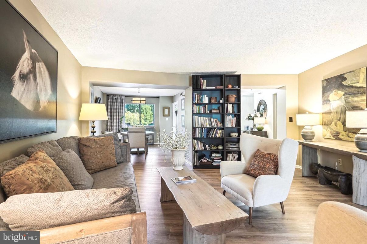 Interior, Living room, Pendant Lights, Wood Texture Flooring
