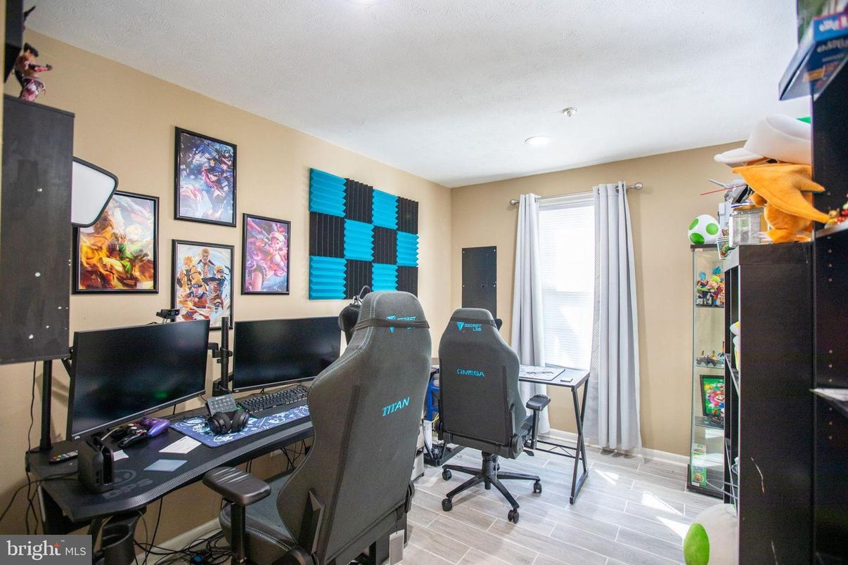 Home Office, Interior, Recessed Lighting, Wood Texture Flooring