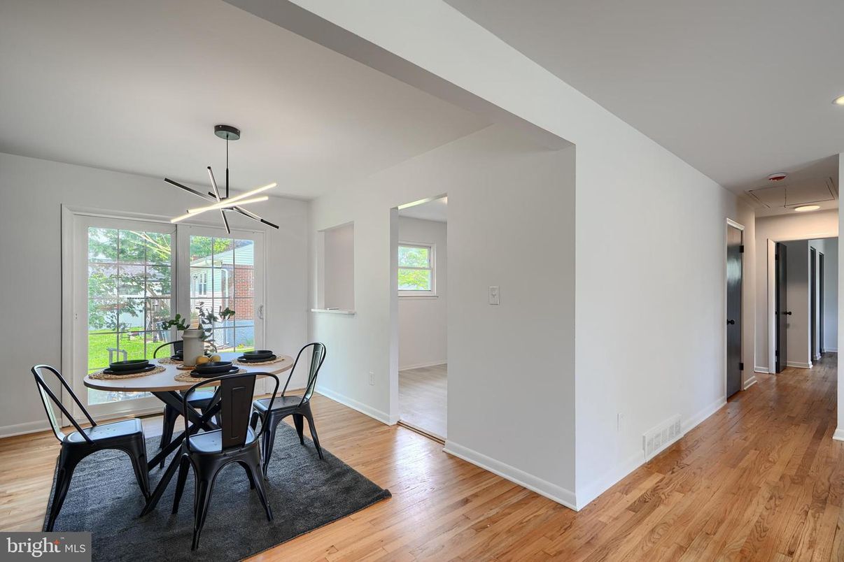Dining room, Interior, Pendant Lights, Recessed Lighting, Wood Texture Flooring