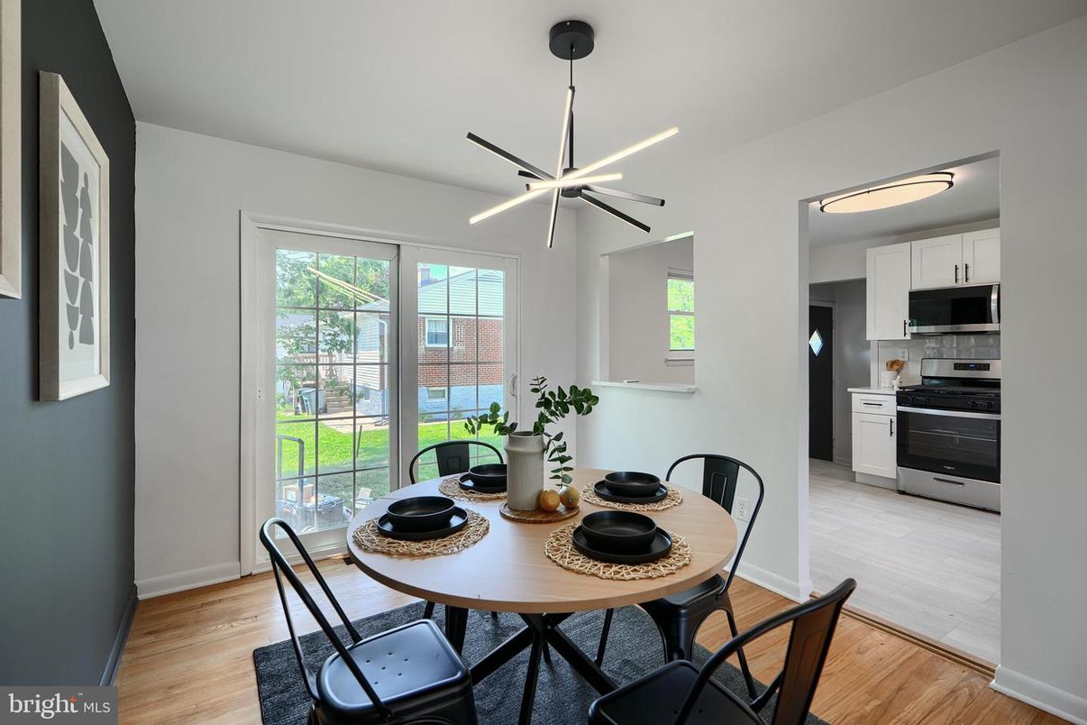 Dining room, Interior, Kitchen, Pendant Lights, Stainless Steel Appliances, Wood Texture Flooring
