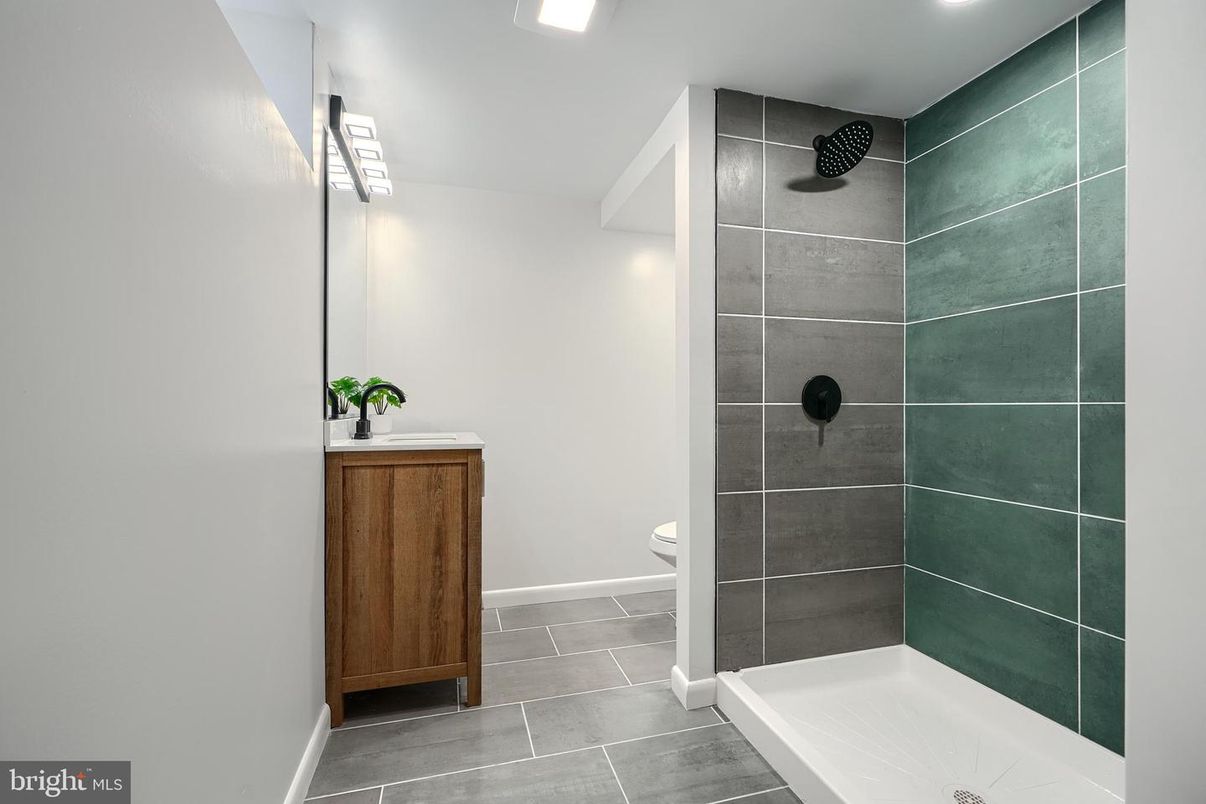 Bathroom, Interior, Recessed Lighting