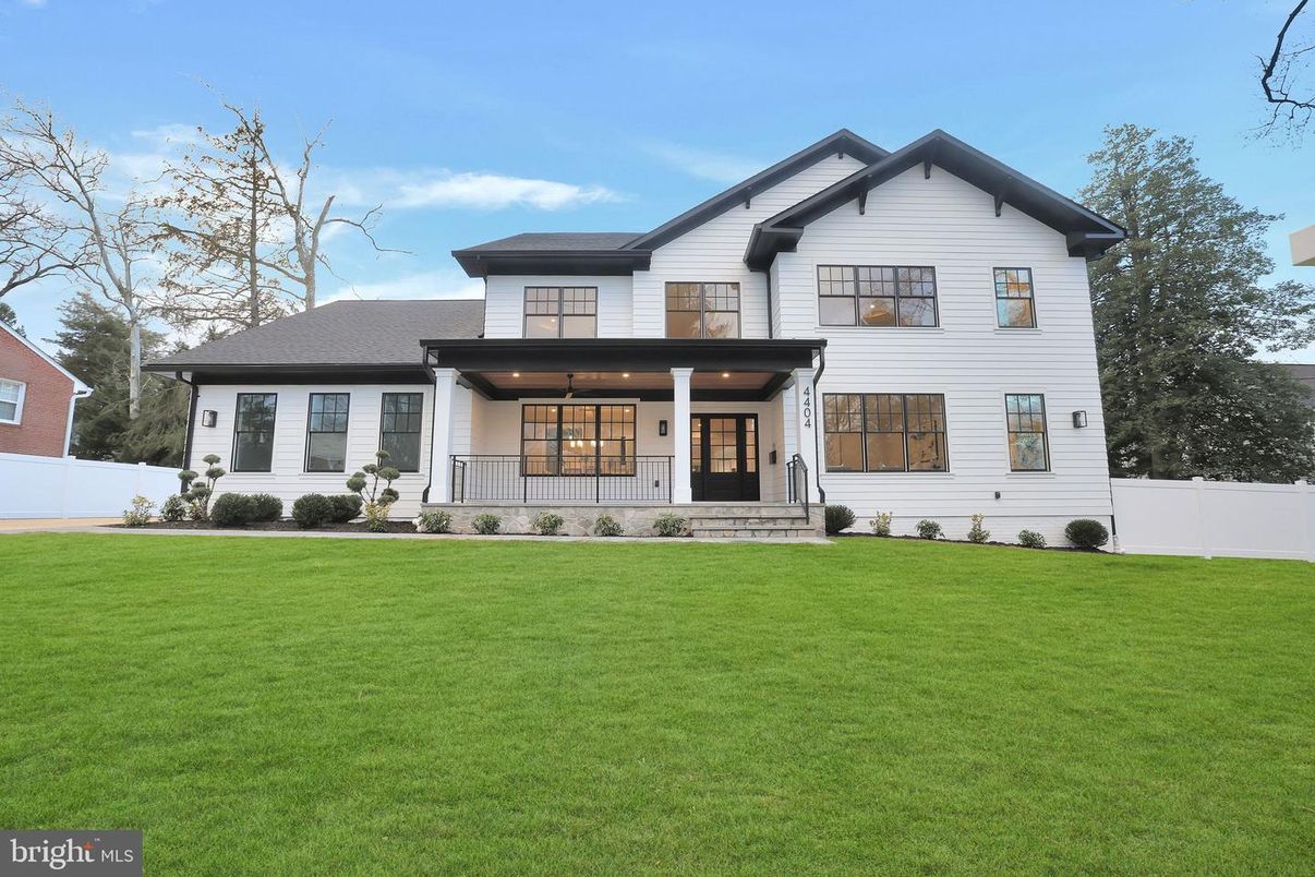 Backyard, Exterior, Facade, Farmhouse