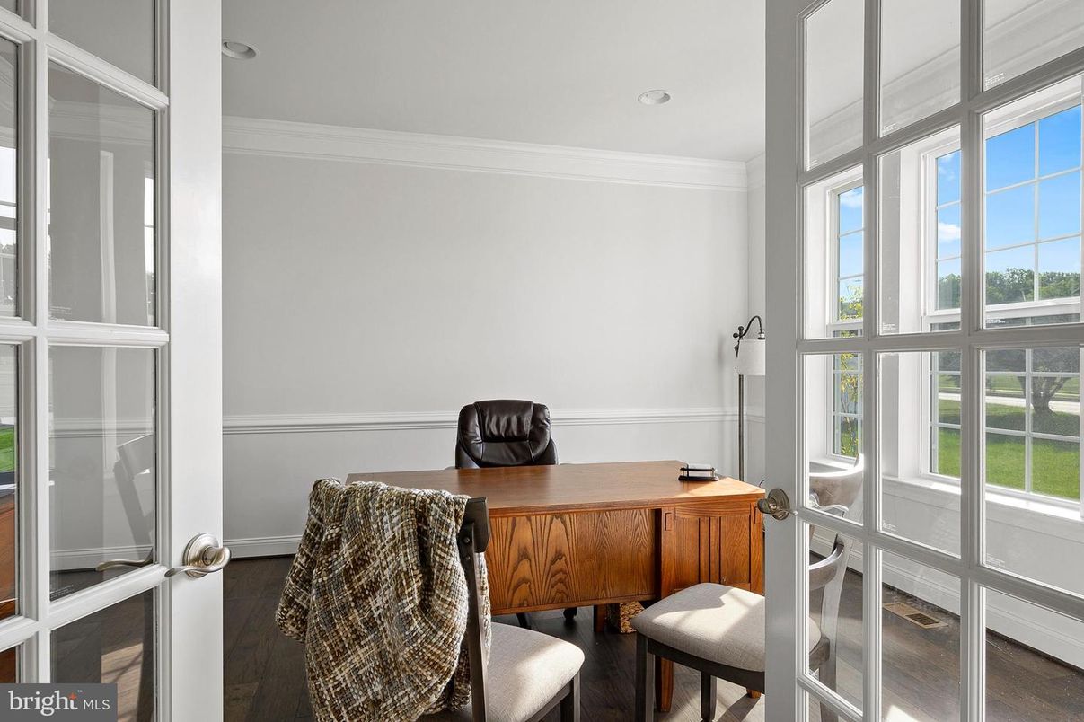 Home Office, Interior, Recessed Lighting, Wood Texture Flooring