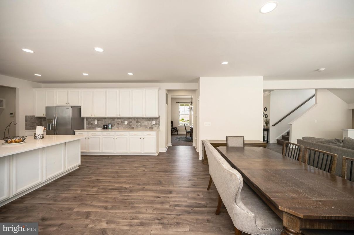 Dining room, Interior, Kitchen, Recessed Lighting, Wood Texture Flooring