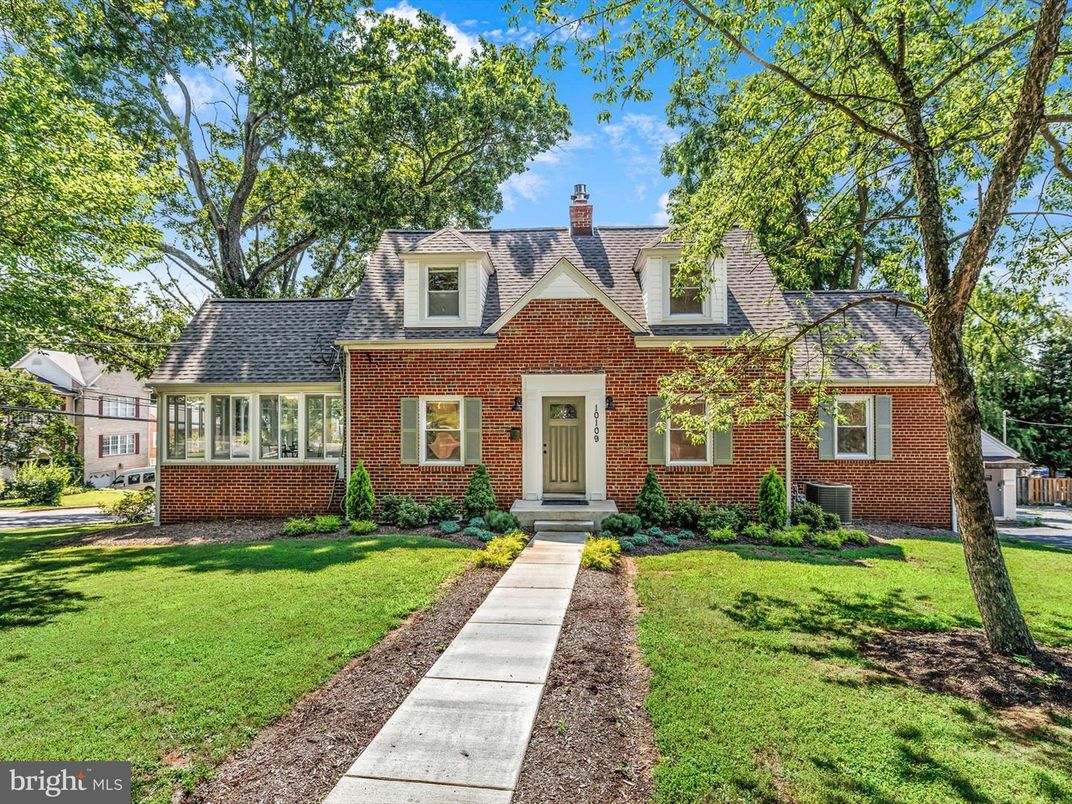 Exterior, Facade, Brick Facade, Cape Cod