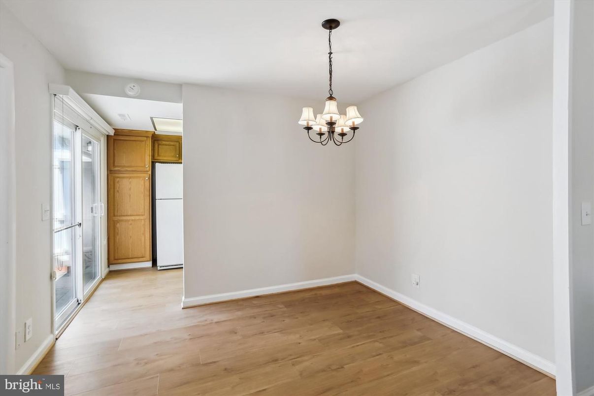 Chandelier, Empty room, Interior, Wood Texture Flooring