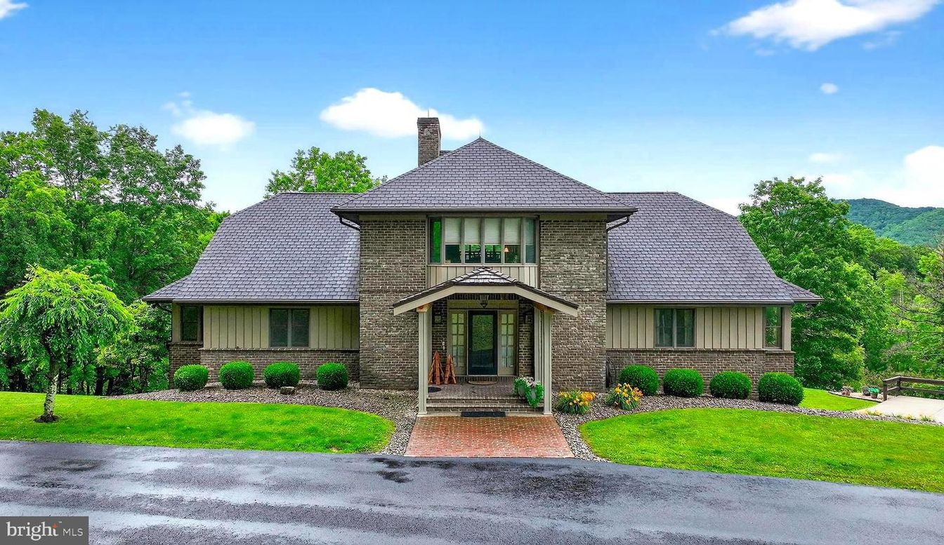 Exterior, Facade, Brick Facade, French Provincial