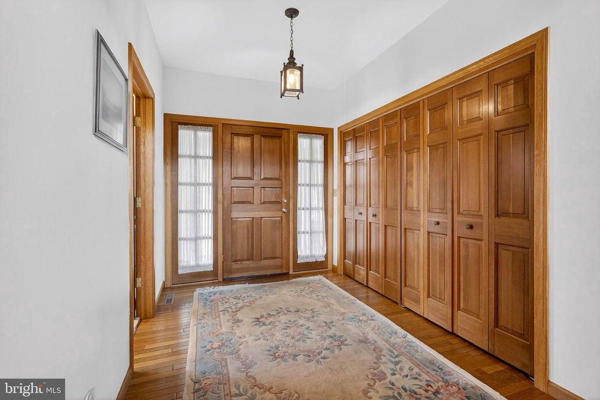 Interior, Pendant Lights, Wood Texture Flooring