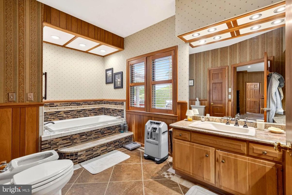Bathroom, Interior, Recessed Lighting, Wooden Walls