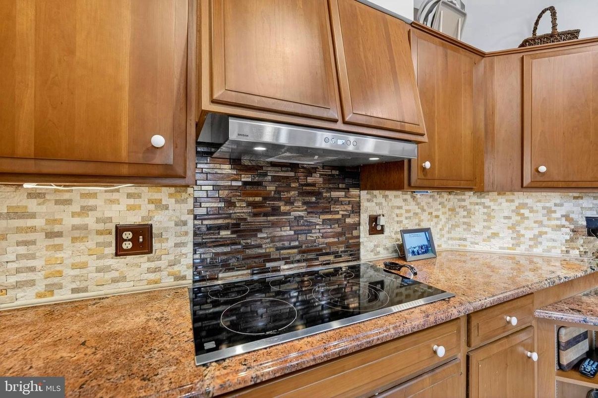 Interior, Kitchen, Recessed Lighting, Stone Walls