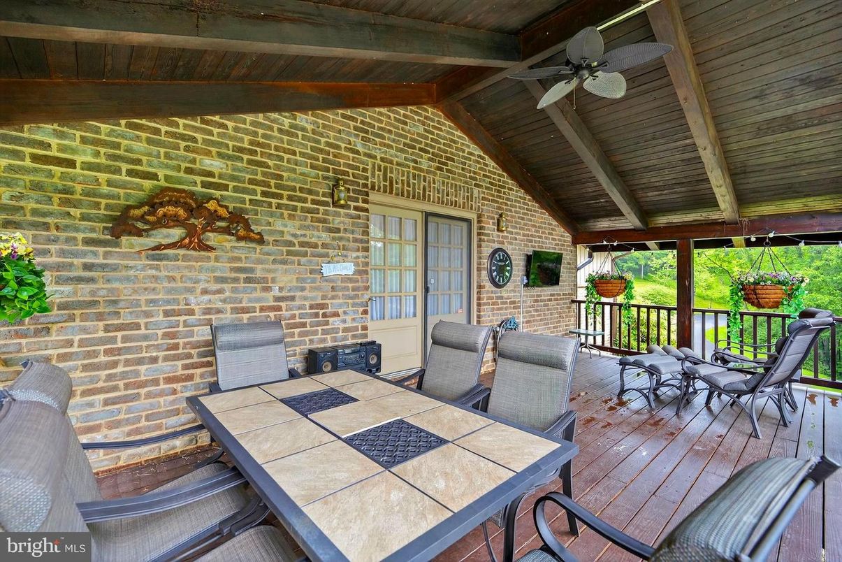 Exterior, Wooden Beams