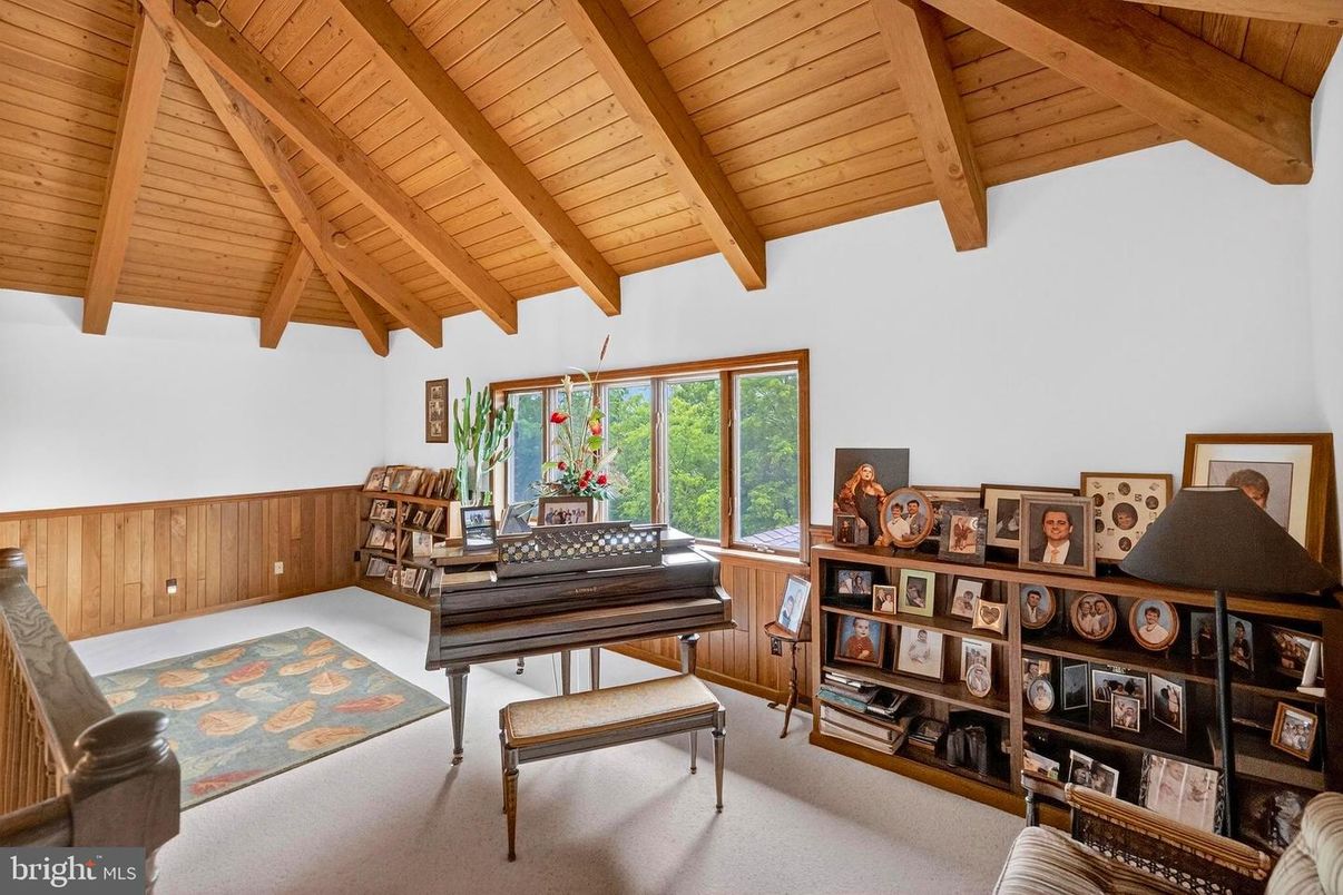 Interior, Piano, Wooden Beams, Wooden Ceilings