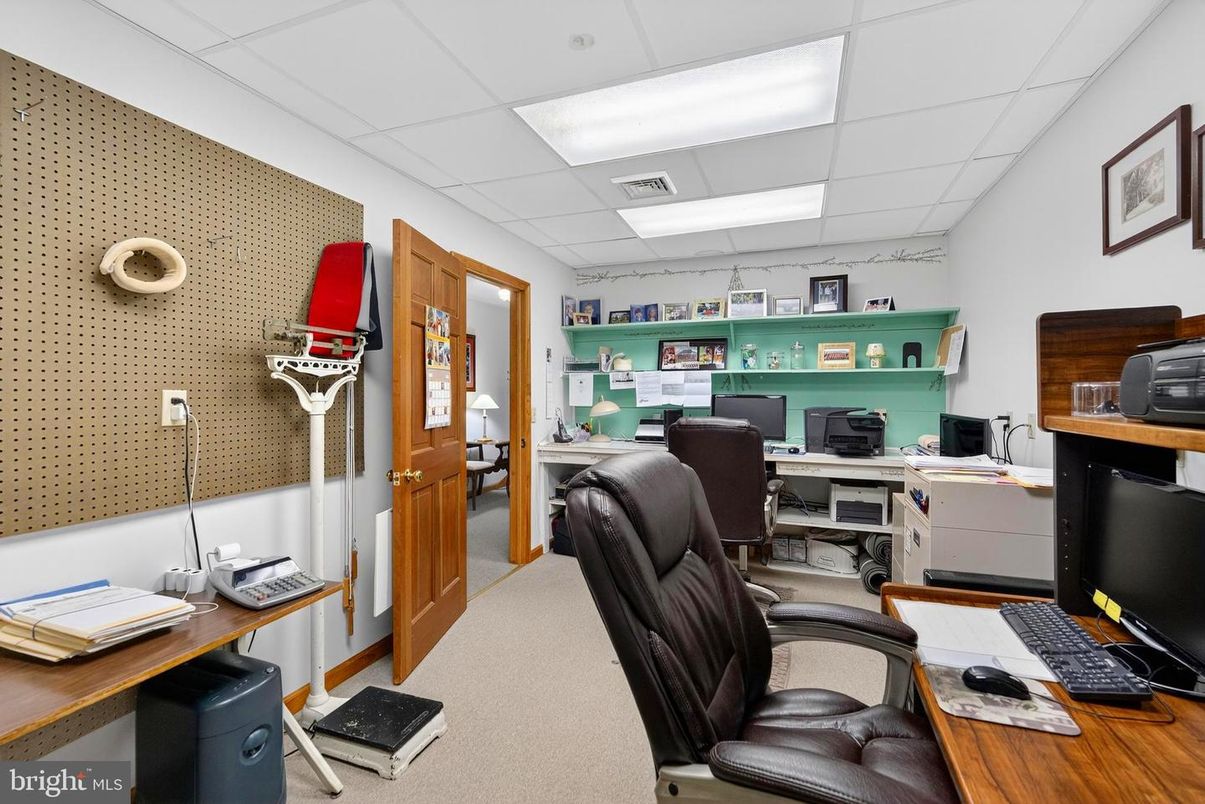 Home Office, Interior