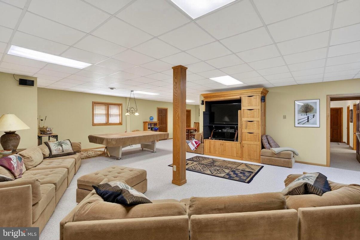Billiard Table, Game Room, Interior, Living room, Pendant Lights, Recessed Lighting