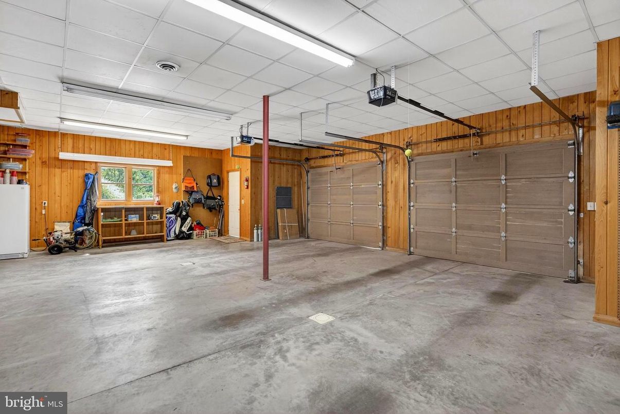 Garage, Interior, Wooden Walls