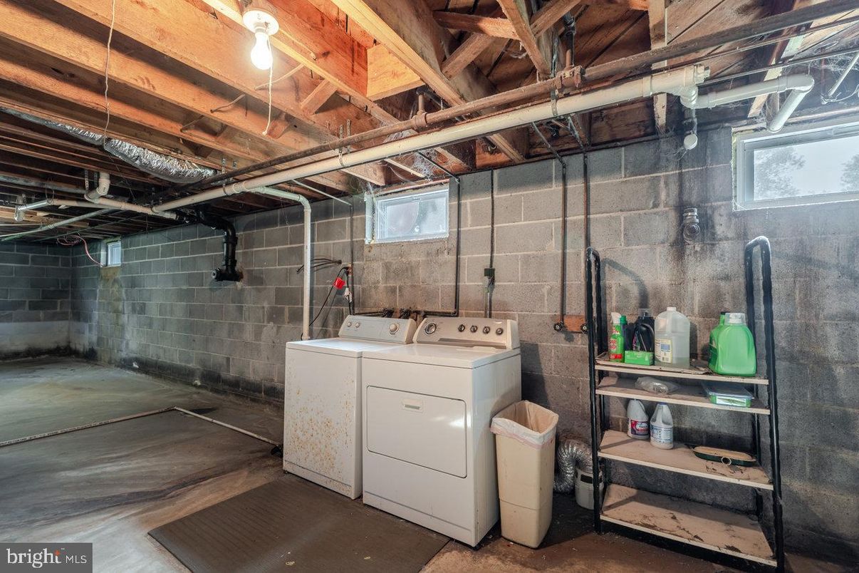 Interior, Stone Walls, Washer, Wooden Beams
