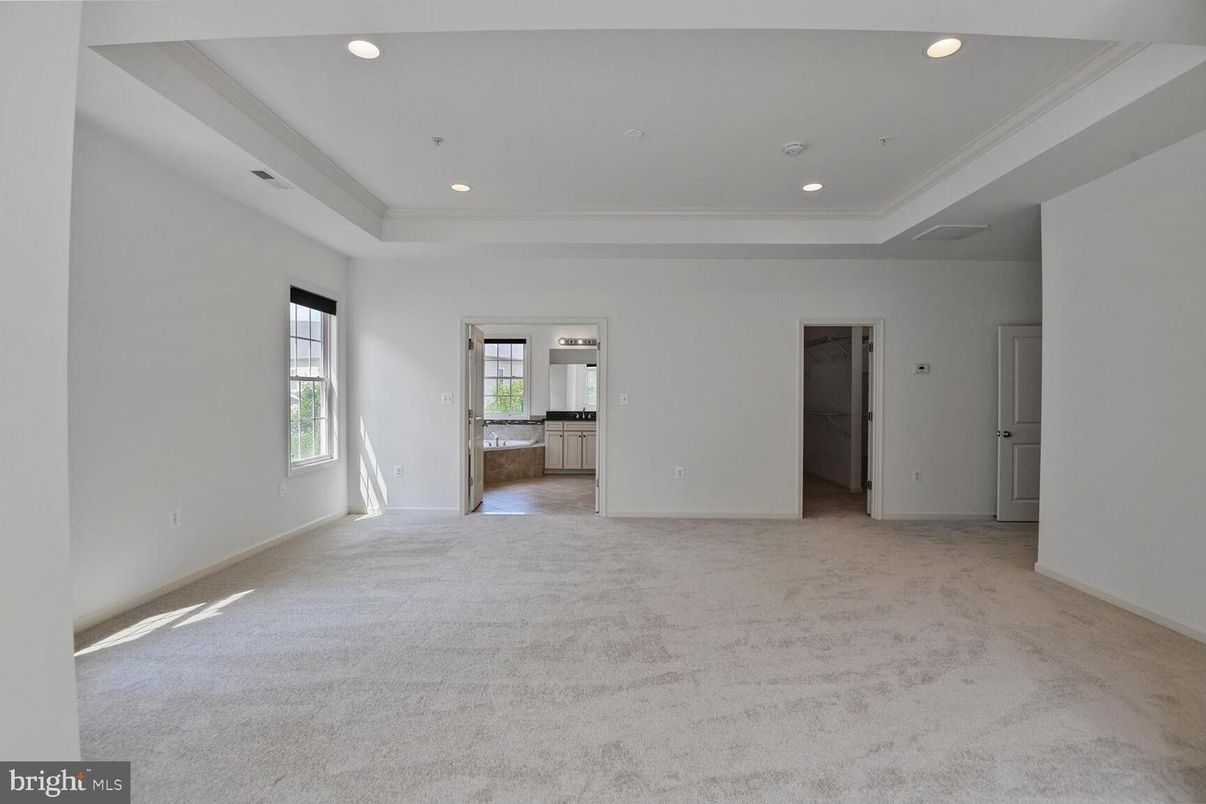 Empty room, Interior, Recessed Lighting