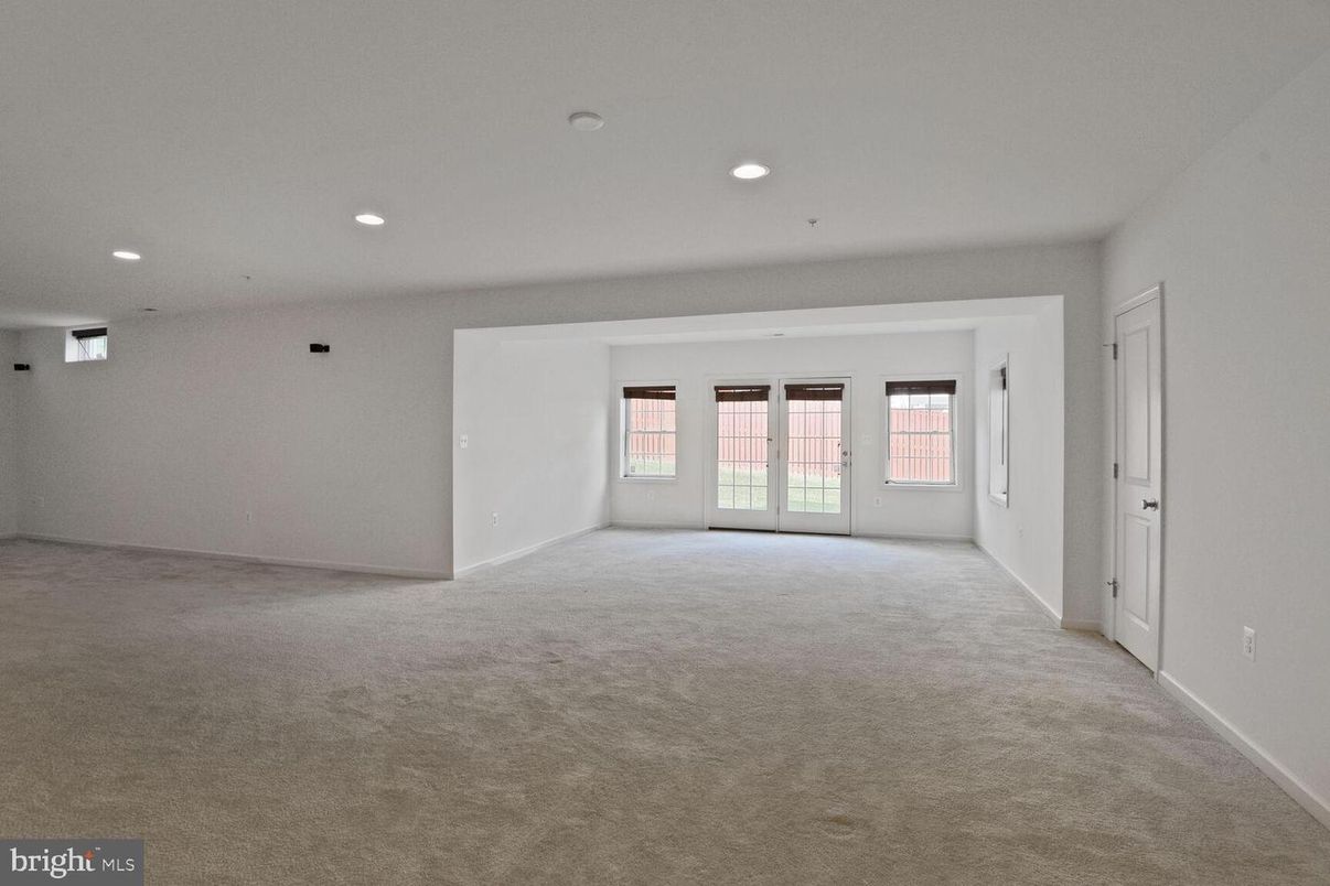 Empty room, Interior, Recessed Lighting