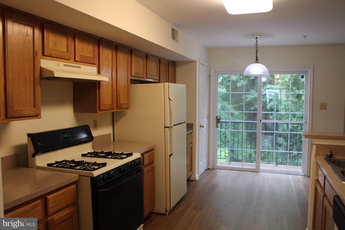 Interior, Kitchen, Pendant Lights, Wood Texture Flooring