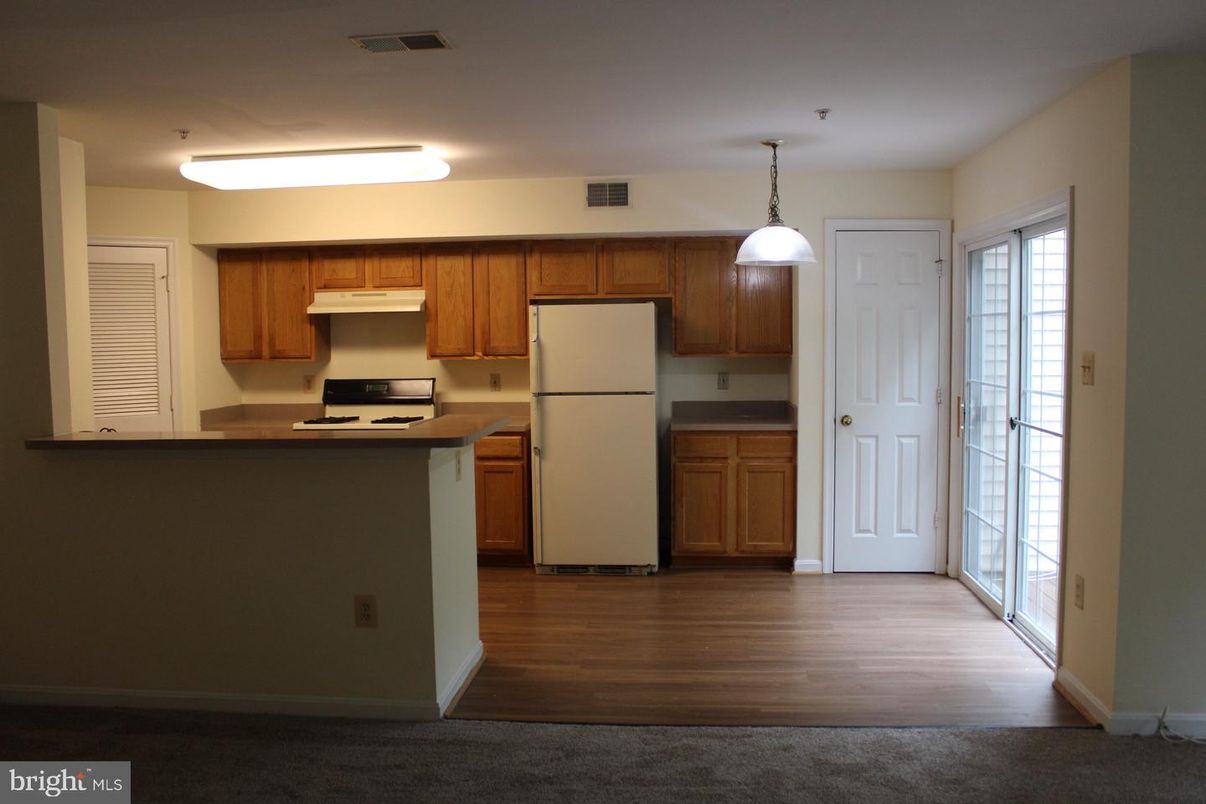 Interior, Kitchen, Pendant Lights, Wood Texture Flooring