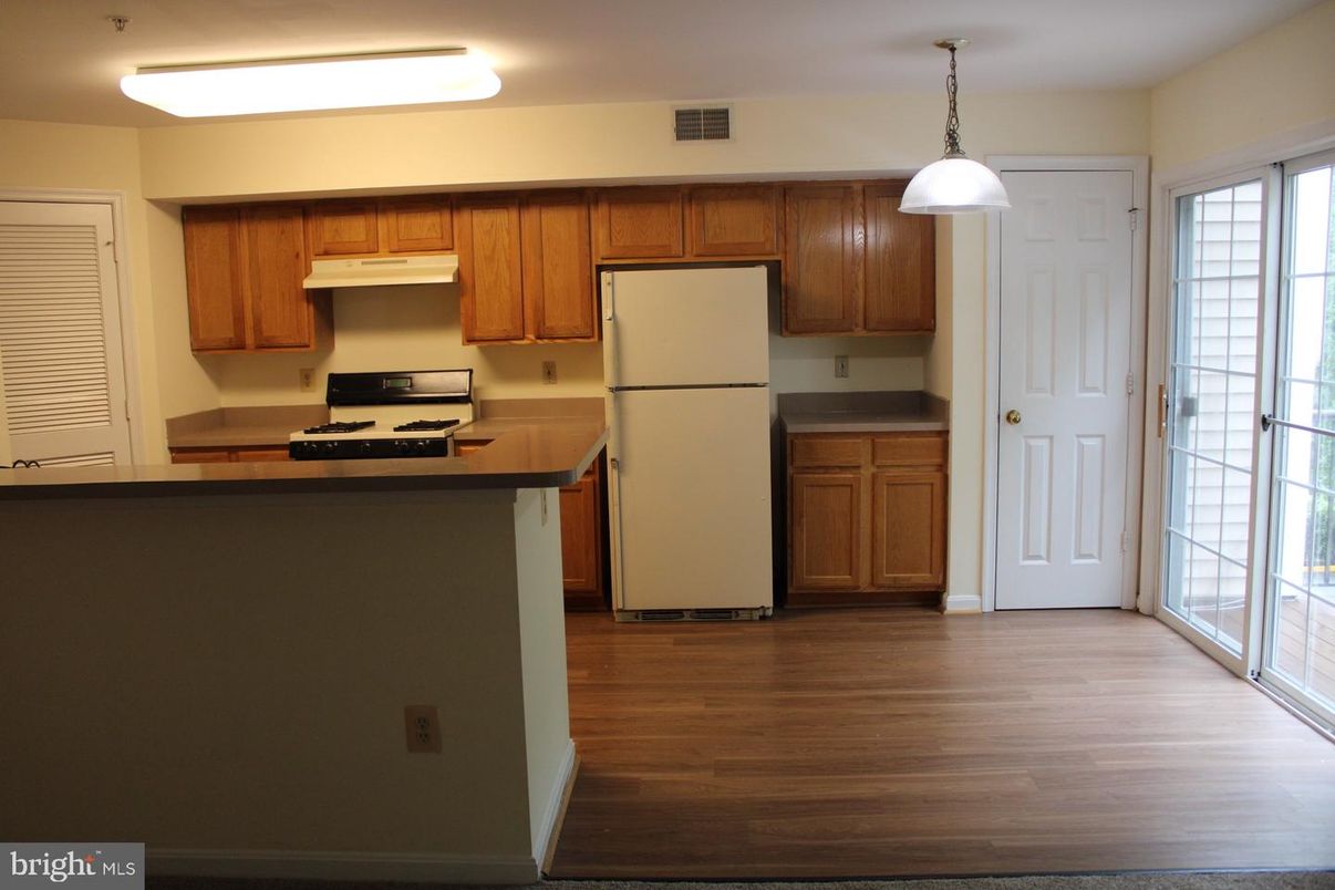 Interior, Kitchen, Pendant Lights, Wood Texture Flooring