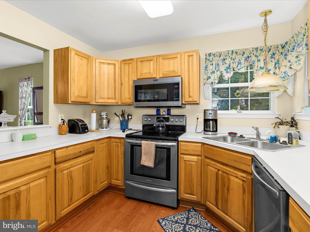 Interior, Kitchen, Pendant Lights, Wood Texture Flooring