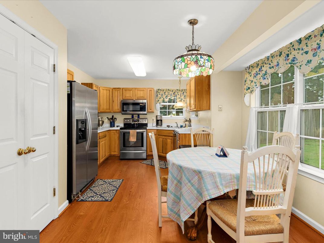 Dining room, Interior, Kitchen, Stainless Steel Appliances, Wood Texture Flooring