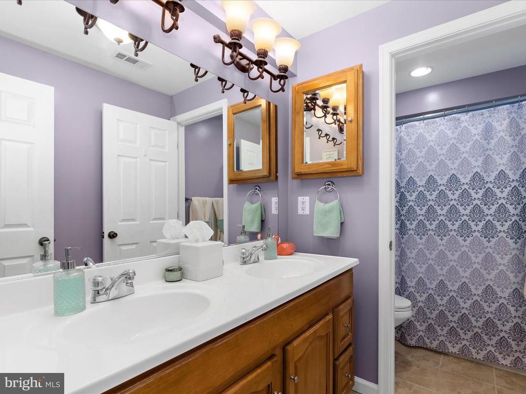 Bathroom, Dual Sink Vanities, Interior, Recessed Lighting