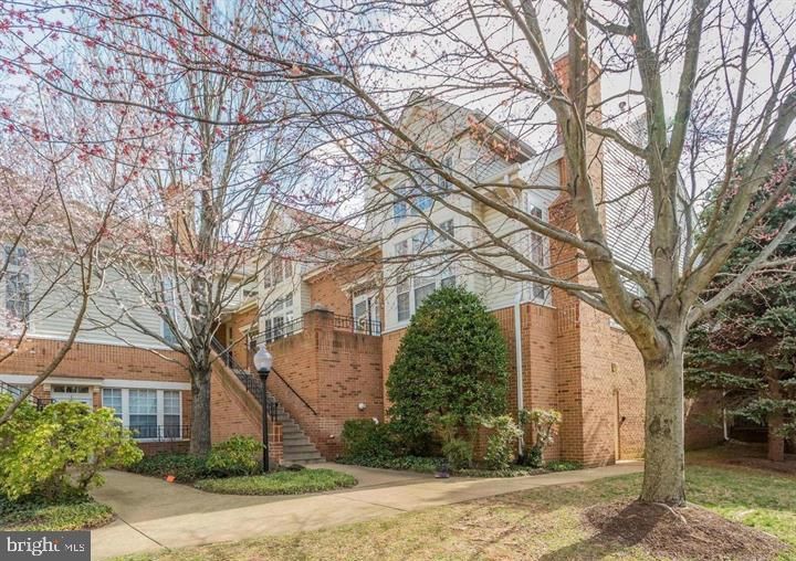 Exterior, Facade, Brick Facade, Rowhouse