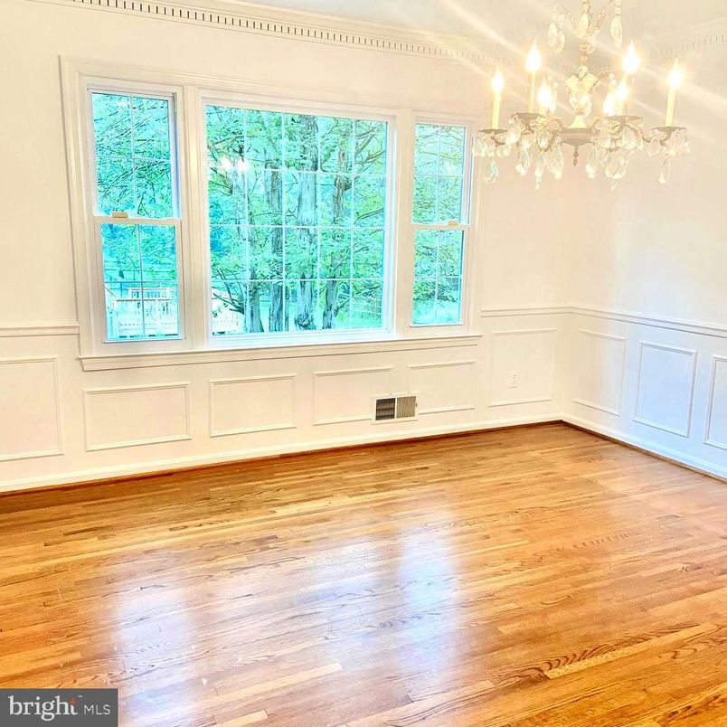 Chandelier, Empty room, Interior, Wood Texture Flooring