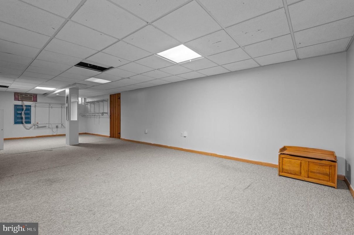 Empty room, Interior, Recessed Lighting