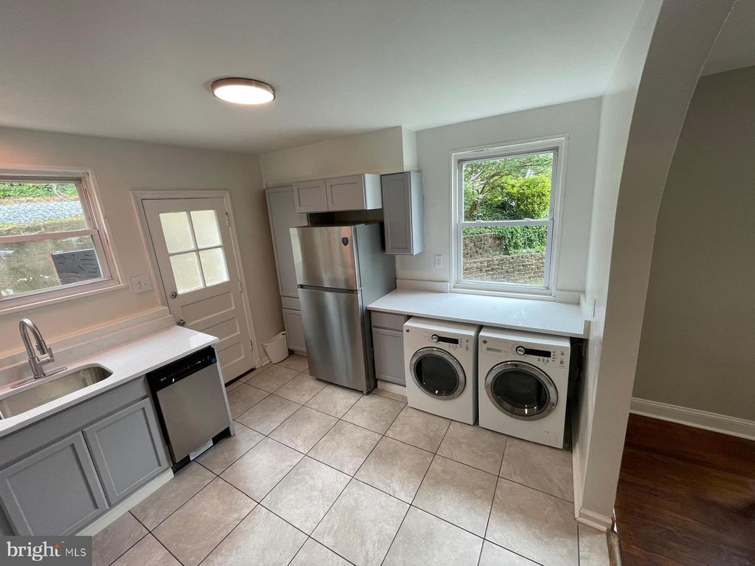 Interior, Kitchen, Recessed Lighting, Washer, Wood Texture Flooring