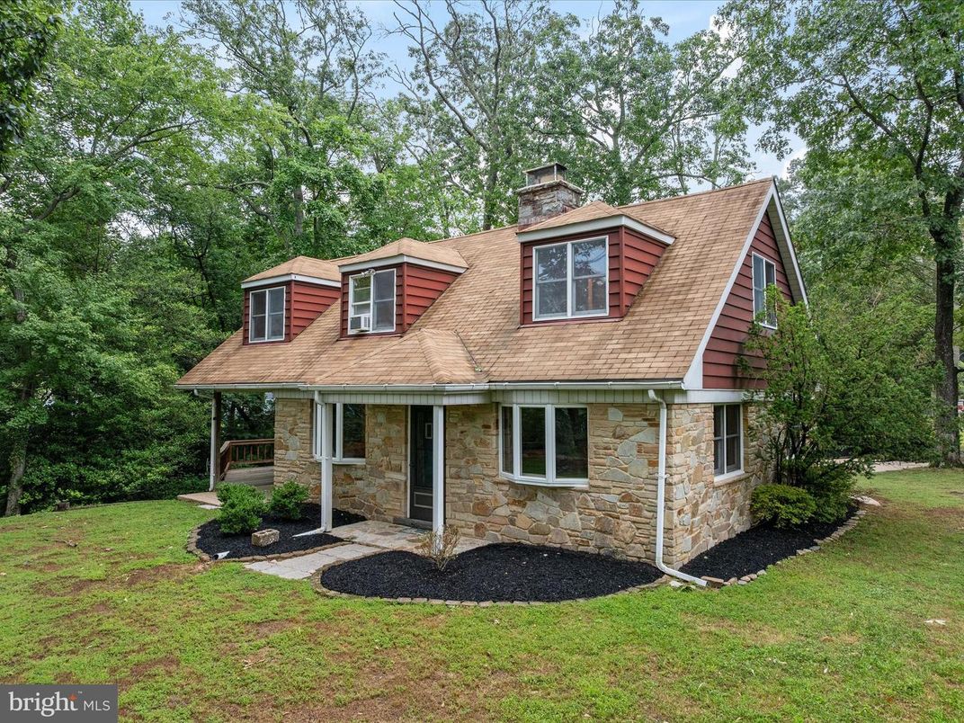 Exterior, Facade, Cape Cod