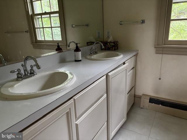 Bathroom, Dual Sink Vanities, Interior
