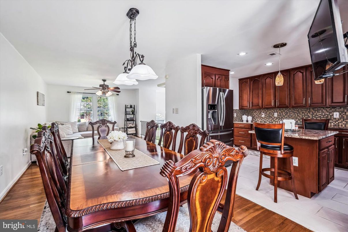 Dining room, Interior, Kitchen, Pendant Lights, Recessed Lighting, Wood Texture Flooring