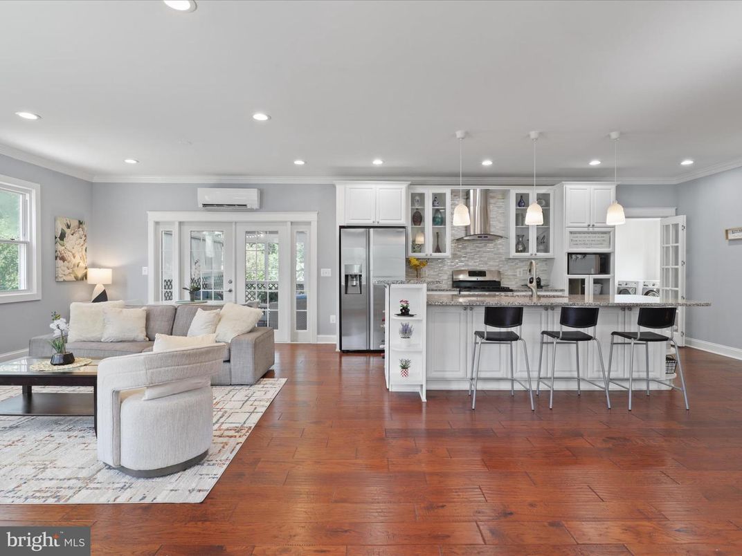 Interior, Kitchen, Living room, Pendant Lights, Recessed Lighting, Stainless Steel Appliances, Wood Texture Flooring