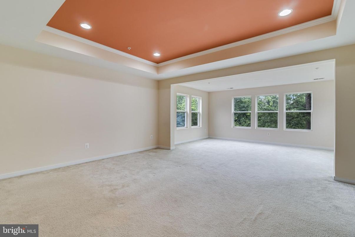 Empty room, Interior, Recessed Lighting