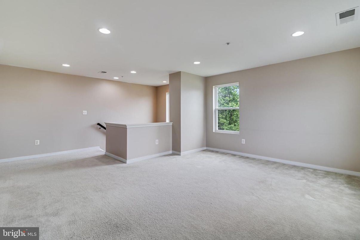 Empty room, Interior, Recessed Lighting