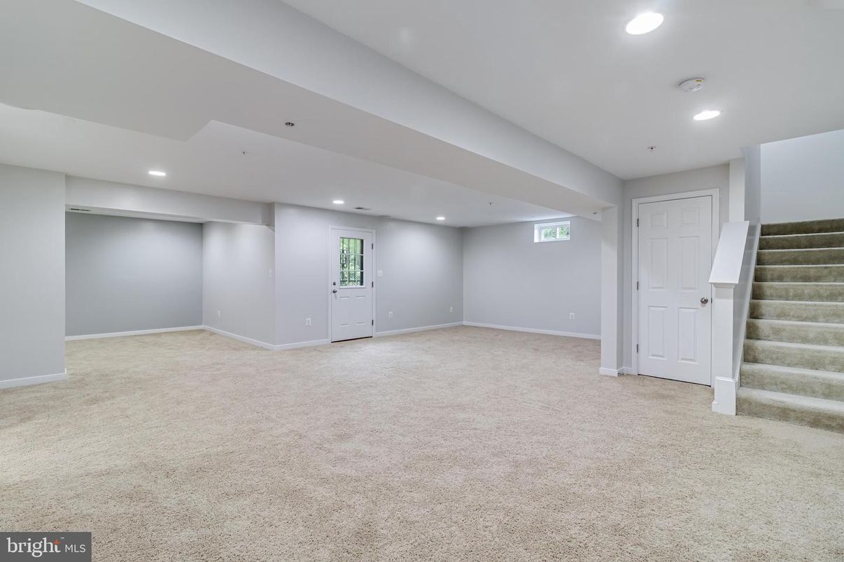 Empty room, Interior, Recessed Lighting