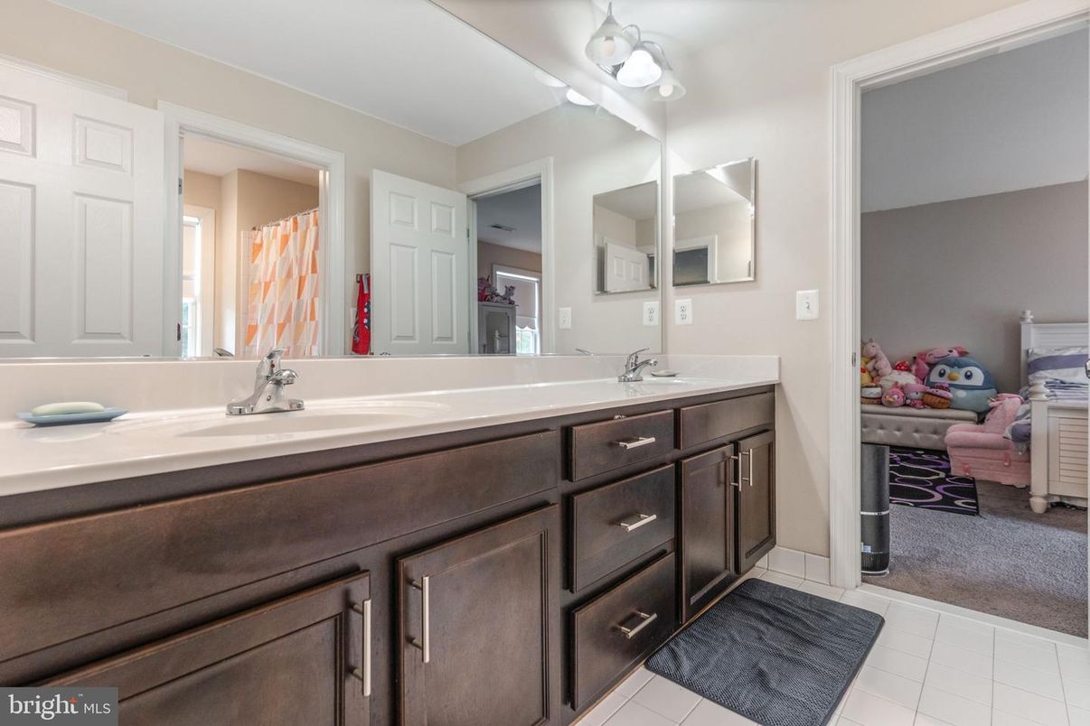 Bathroom, Dual Sink Vanities, Interior
