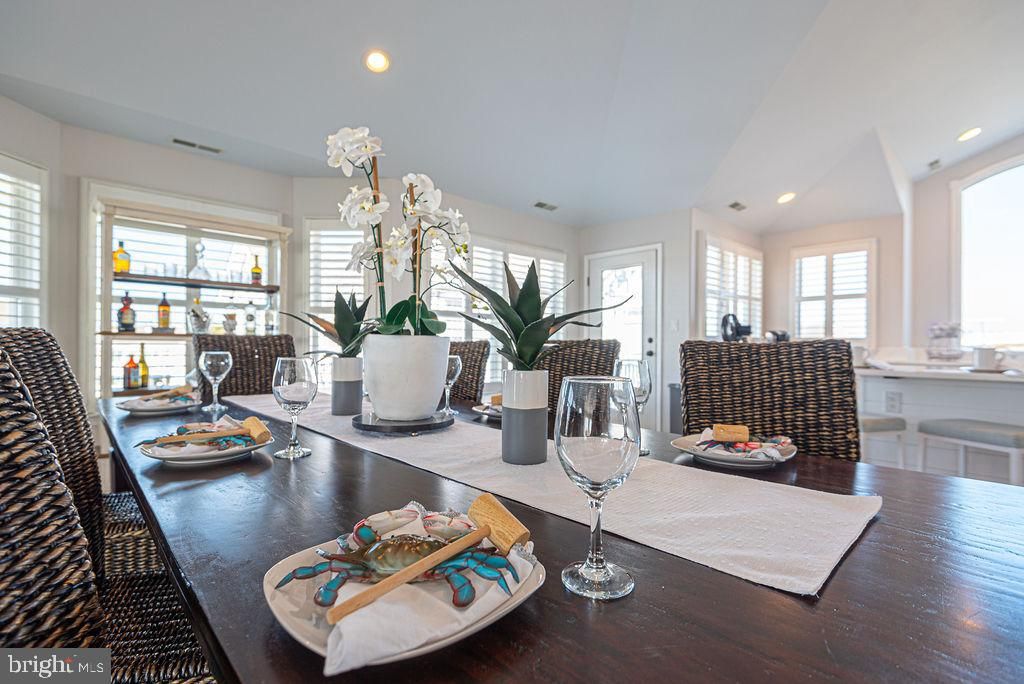 Dining room, Interior, Recessed Lighting