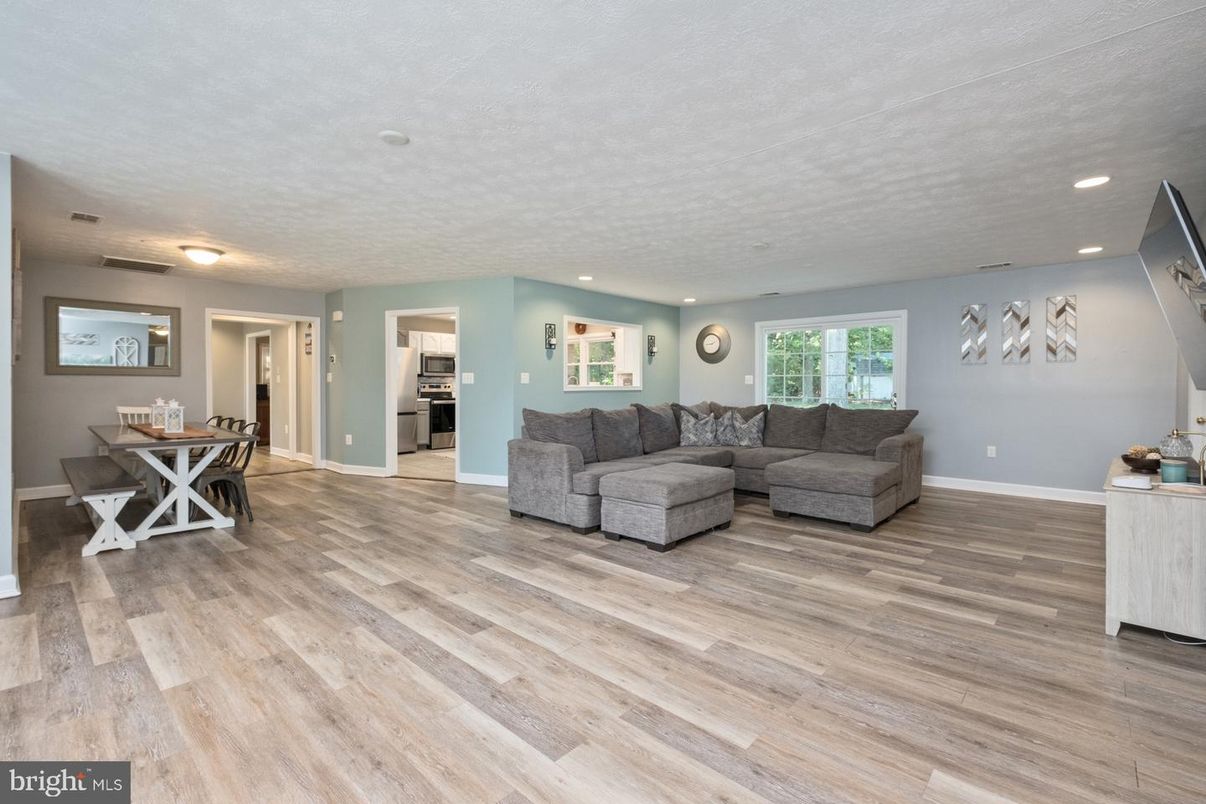 Dining room, Interior, Living room, Recessed Lighting, Wood Texture Flooring